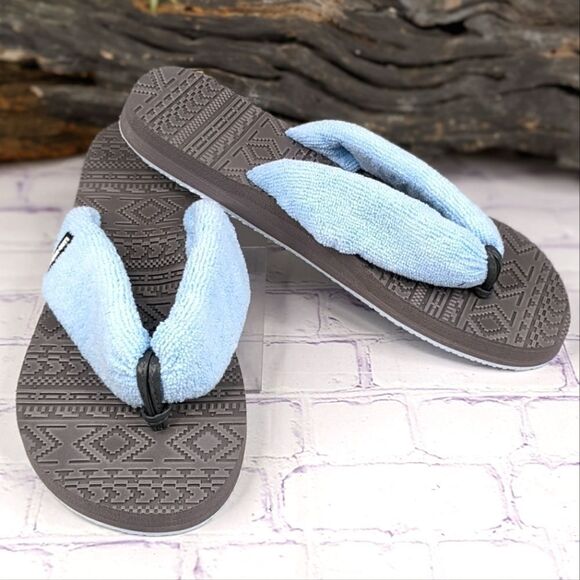 LUKEES by MUK LUKS Sand Dollar Flip-Flops - Picture 1 of 11